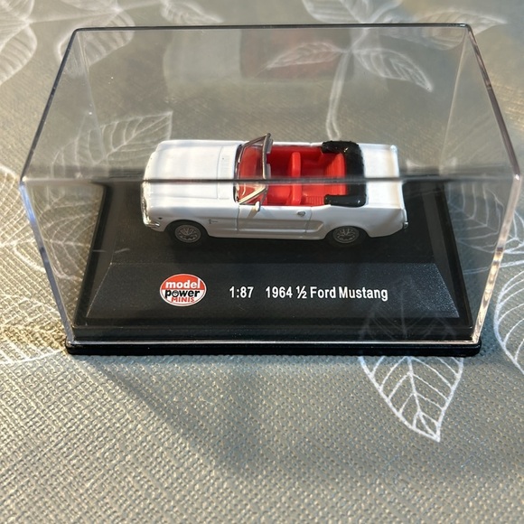 Model Power Minis. 1964 1/2 Ford Mustang. - Picture 2 of 5